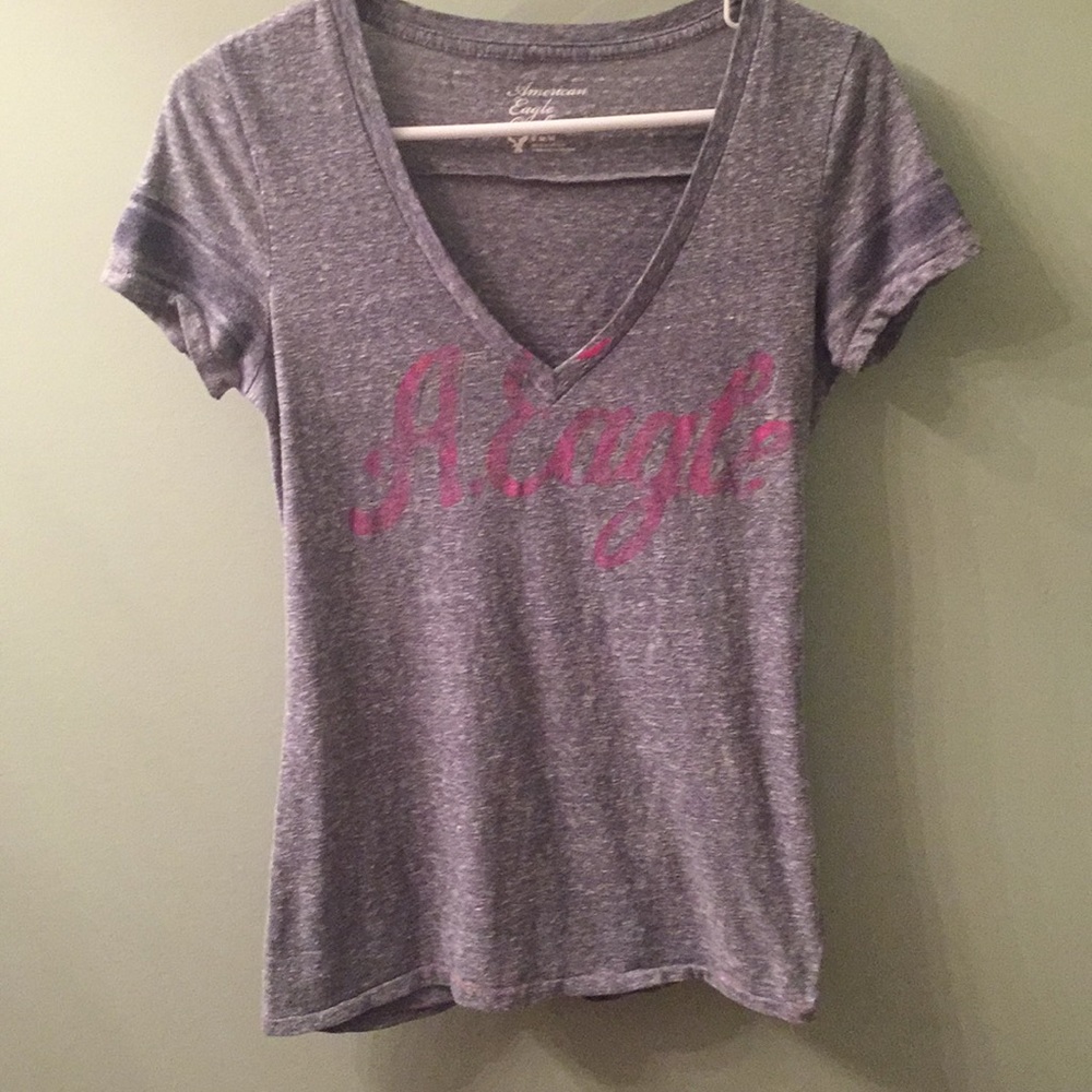 American Eagle v-neck